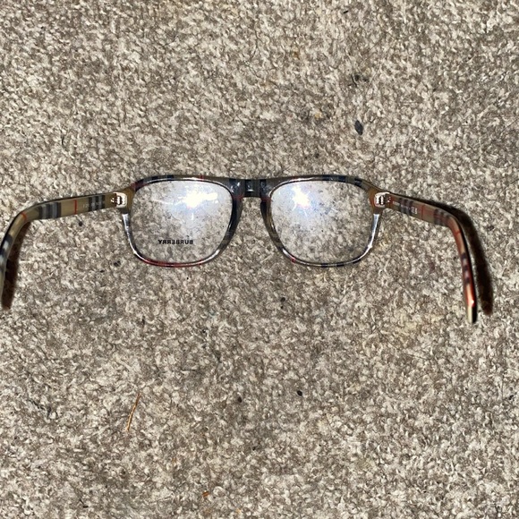 Burberry glasses with Burberry coding on the inside. no scratches or marks - Picture 2 of 2
